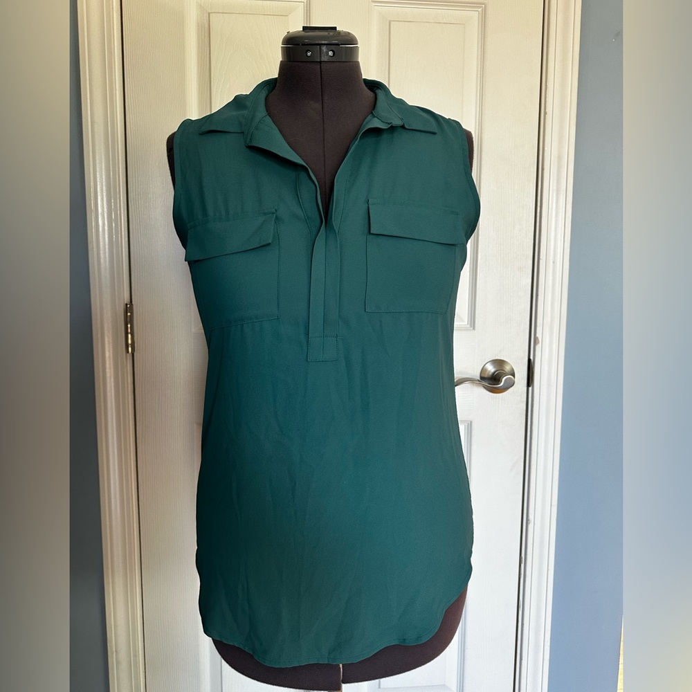 💛 Ann Taylor green tank top. Size: Medium